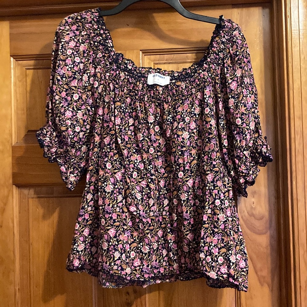 Cute old navy top